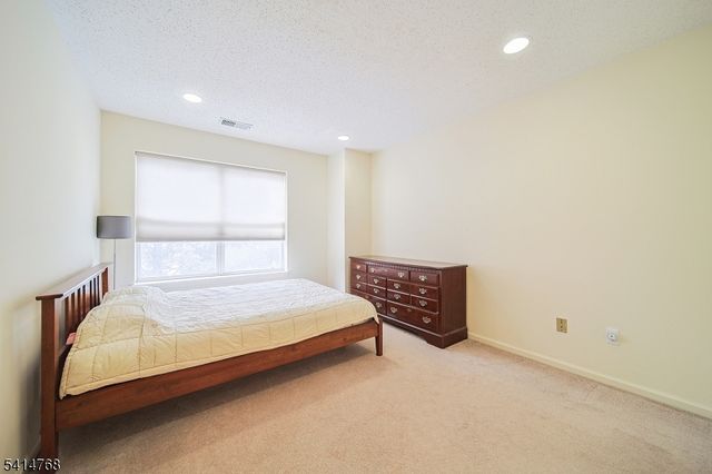 8005 Brittany Dr 8005, Wayne Twp., NJ 07470