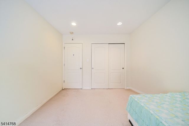 8005 Brittany Dr 8005, Wayne Twp., NJ 07470