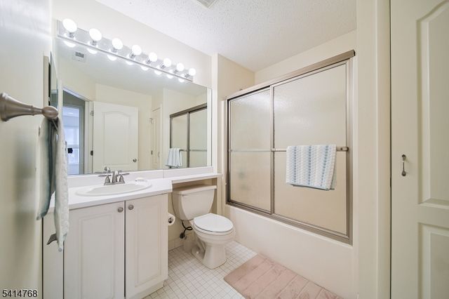 8005 Brittany Dr 8005, Wayne Twp., NJ 07470