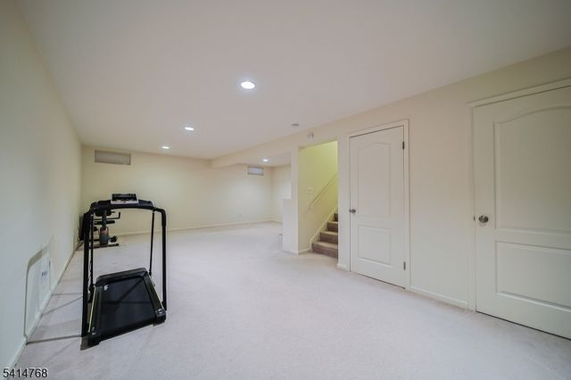 8005 Brittany Dr 8005, Wayne Twp., NJ 07470