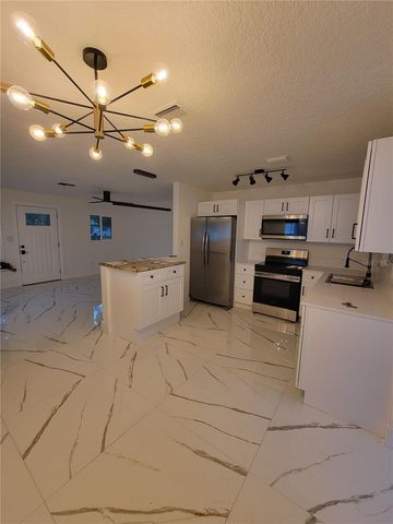 7498 N ORPINE DRIVE, St Petersburg, FL 33702