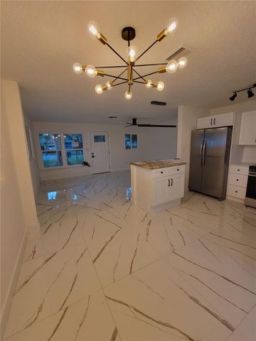 7498 N ORPINE DRIVE, St Petersburg, FL 33702