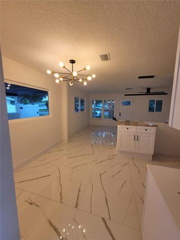 7498 N ORPINE DRIVE, St Petersburg, FL 33702