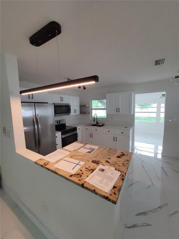7498 N ORPINE DRIVE, St Petersburg, FL 33702