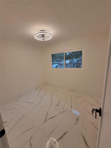 7498 N ORPINE DRIVE, St Petersburg, FL 33702