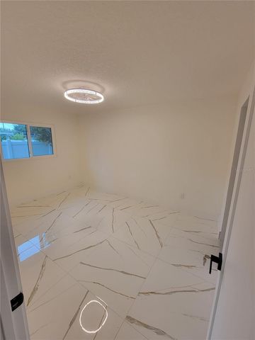 7498 N ORPINE DRIVE, St Petersburg, FL 33702