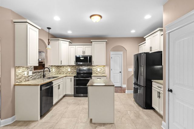 2531 Everwood Ct, Clarksville, TN 37043