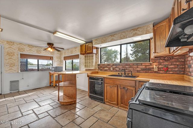 167 E 7th Avenue, Sun Valley, NV 89433