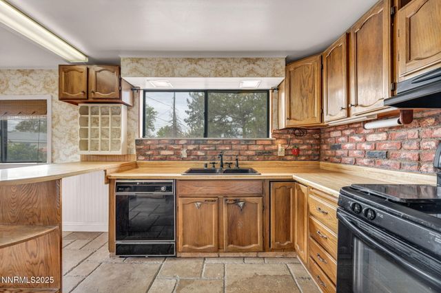 167 E 7th Avenue, Sun Valley, NV 89433