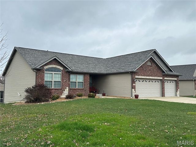 1861 Crimson Oak Drive, Maryville, IL 62062