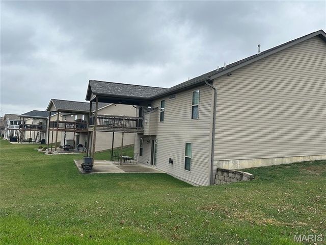 1861 Crimson Oak Drive, Maryville, IL 62062