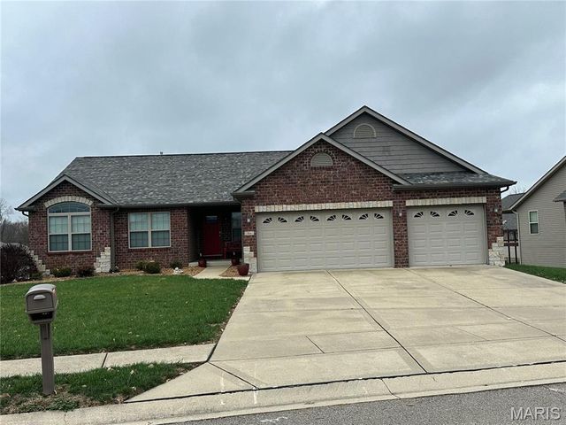 1861 Crimson Oak Drive, Maryville, IL 62062