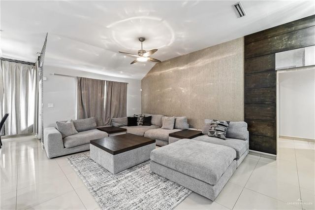 1704 Crown Pointe Boulevard, Mission, TX 78572