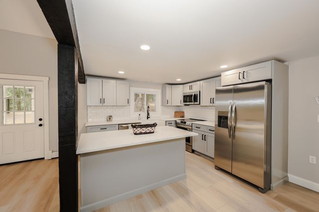 112 Gilson Road, Nashua, NH 03062