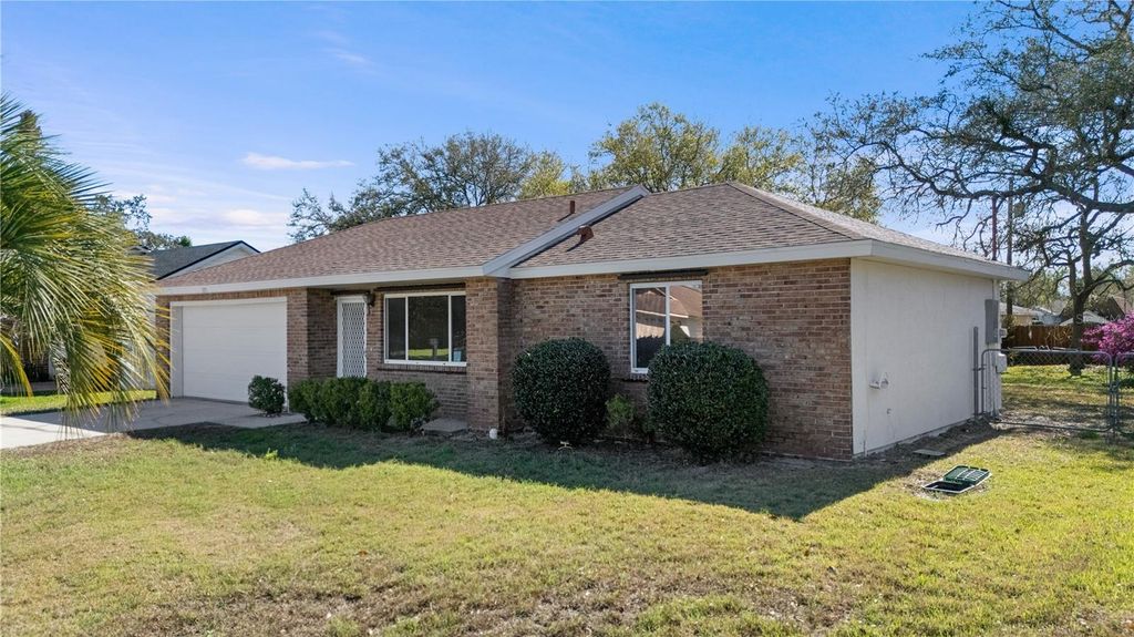 Image 2 of property listing at 1175 BANCROFT STREET, Deltona, FL 32725