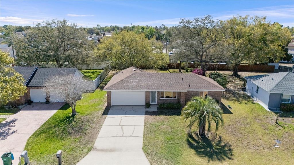 Image 4 of property listing at 1175 BANCROFT STREET, Deltona, FL 32725