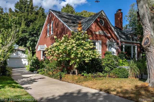 26725 Humber Street, Huntington Woods, MI 48070