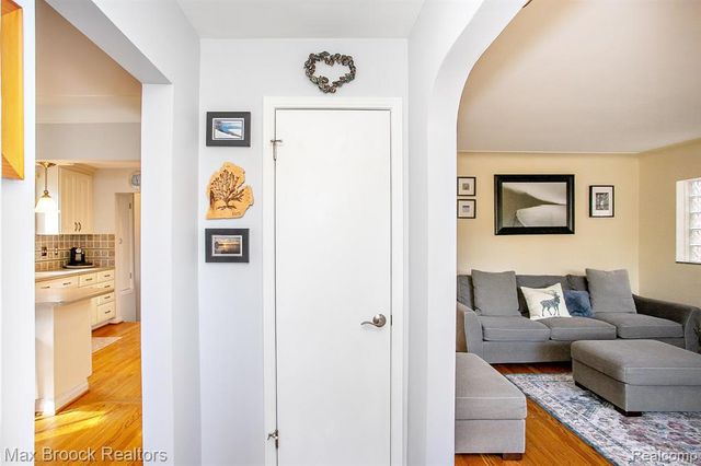 26725 Humber Street, Huntington Woods, MI 48070