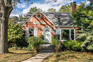 26725 Humber Street, Huntington Woods, MI 48070