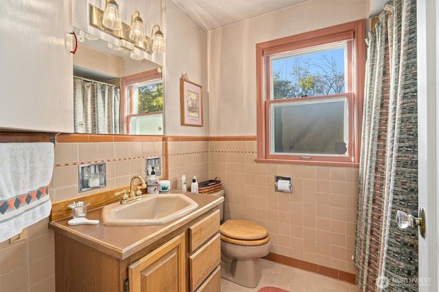 310 NW 75th Street, Seattle, WA 98117