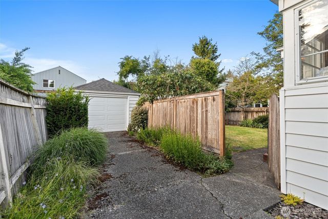 310 NW 75th Street, Seattle, WA 98117