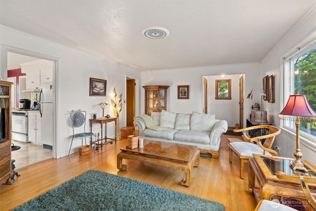 310 NW 75th Street, Seattle, WA 98117