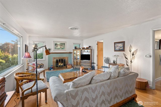 310 NW 75th Street, Seattle, WA 98117