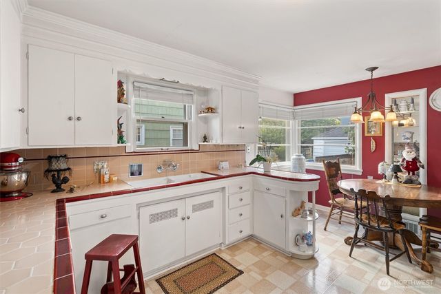 310 NW 75th Street, Seattle, WA 98117