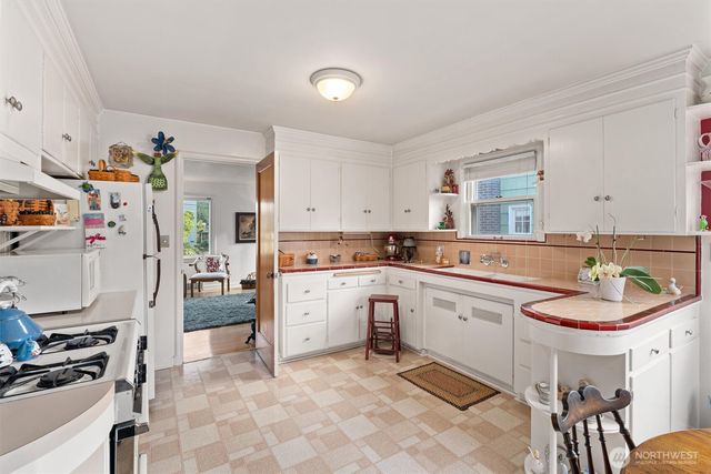 310 NW 75th Street, Seattle, WA 98117