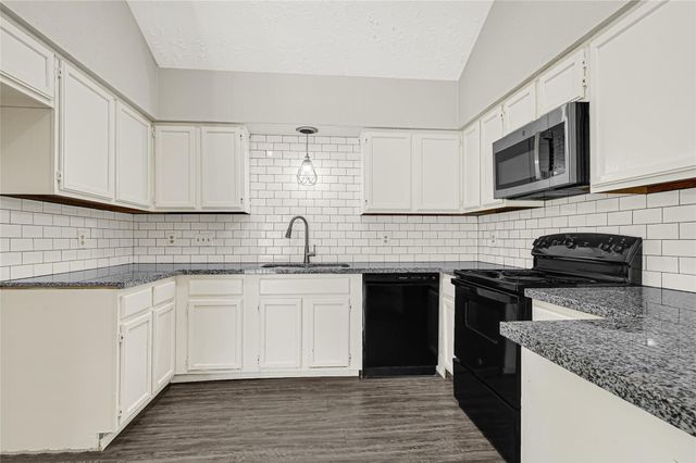 8111 Furlong Lane, Houston, TX 77071