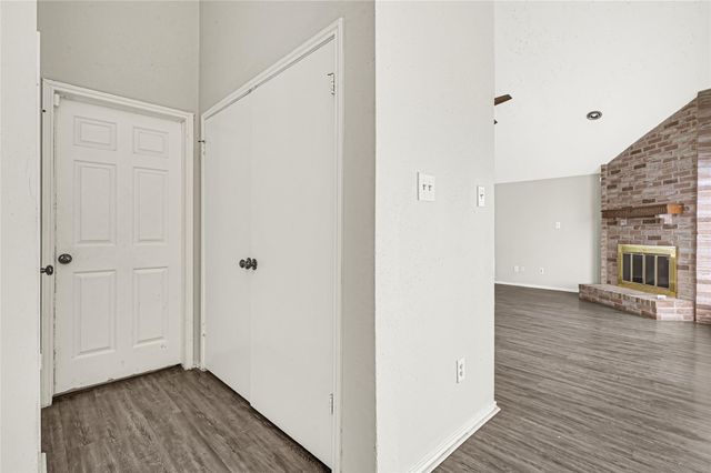8111 Furlong Lane, Houston, TX 77071