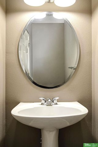 18901 Hansen Street, Omaha, NE 68130