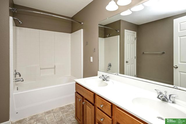 18901 Hansen Street, Omaha, NE 68130