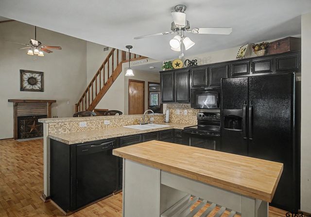 114 Butternut Glen, Holly Lake Ranch, TX 75765