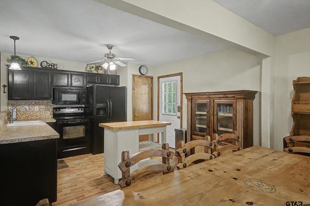 114 Butternut Glen, Holly Lake Ranch, TX 75765