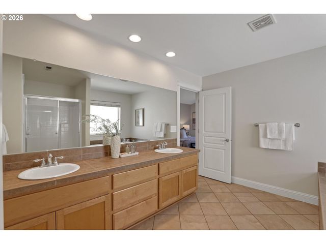 16753 Sw 134TH Ter, Portland, OR 97224