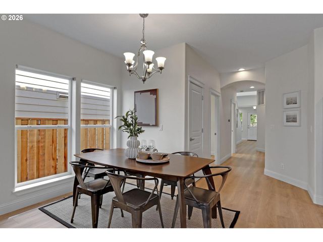 16753 Sw 134TH Ter, Portland, OR 97224