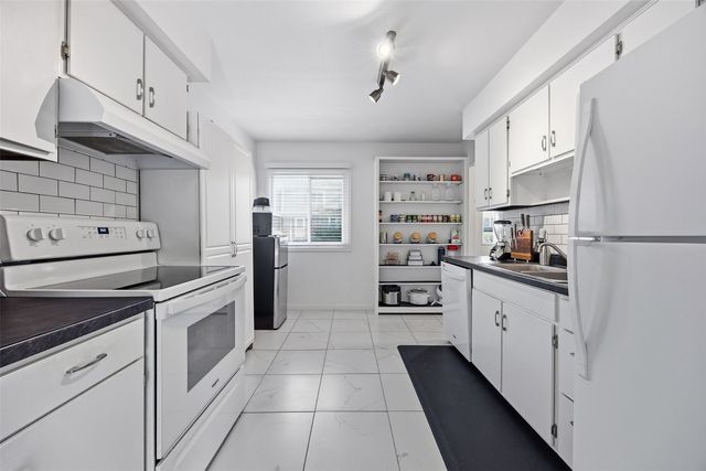 419 Peterson St, Iowa City, IA 52245