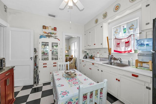 3411 W BAY AVENUE, Tampa, FL 33611