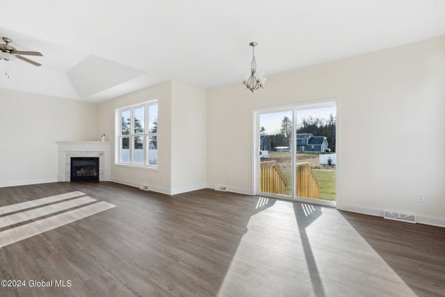 9 Brookhaven Court, Wilton, NY 12866