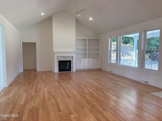 9 Brookhaven Court, Wilton, NY 12866