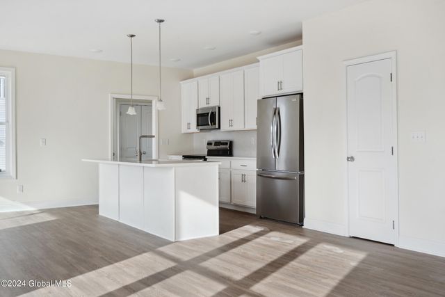 9 Brookhaven Court, Wilton, NY 12866