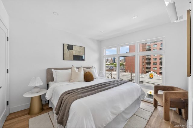 31-65 14th Street 2R, Astoria, NY 11106