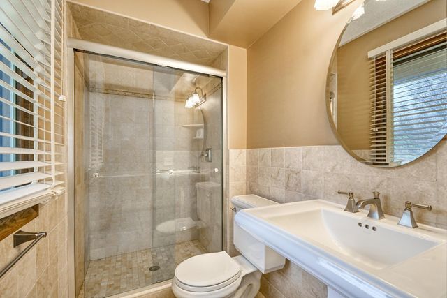 18500 22nd Avenue N, Plymouth, MN 55447