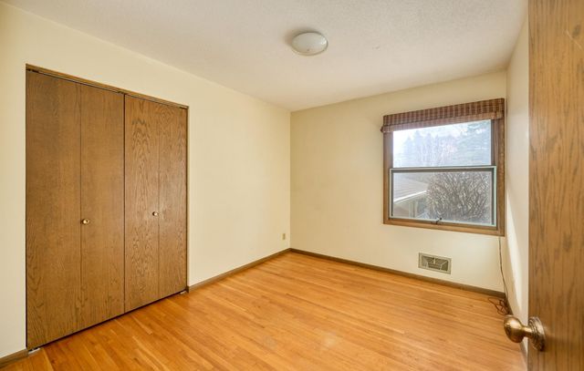 18500 22nd Avenue N, Plymouth, MN 55447