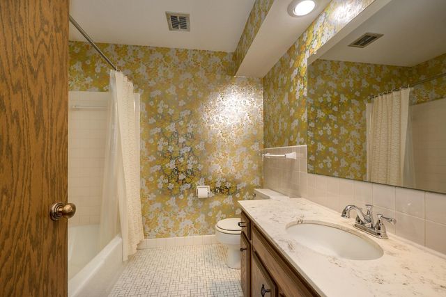 18500 22nd Avenue N, Plymouth, MN 55447