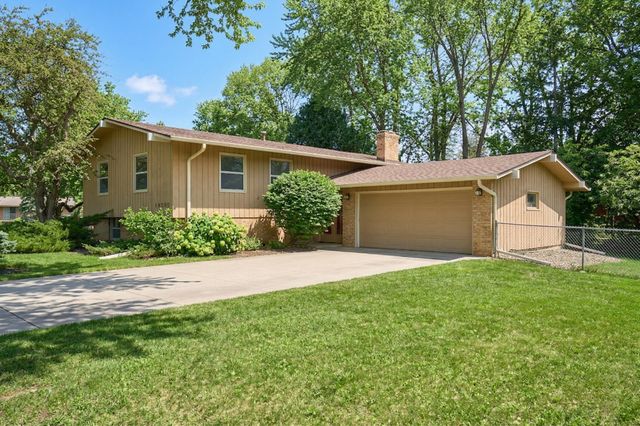 18500 22nd Avenue N, Plymouth, MN 55447