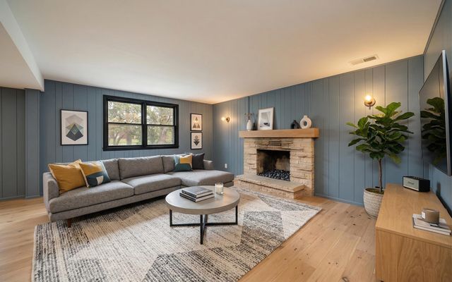 18500 22nd Avenue N, Plymouth, MN 55447