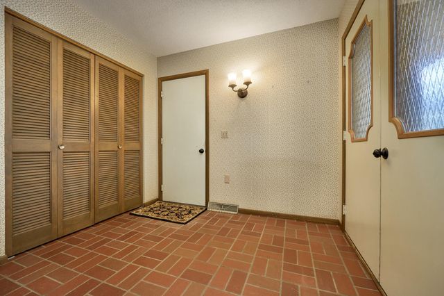 18500 22nd Avenue N, Plymouth, MN 55447