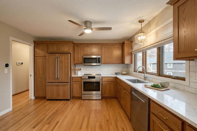 18500 22nd Avenue N, Plymouth, MN 55447